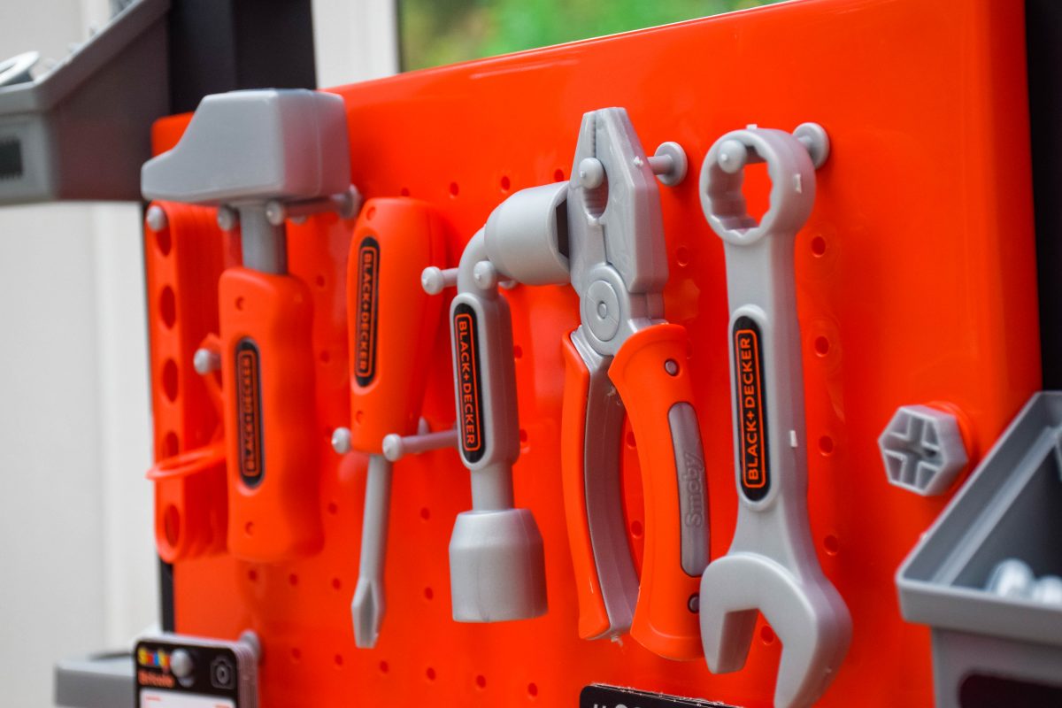 The Smoby Black and Decker Workbench AD tippytupps