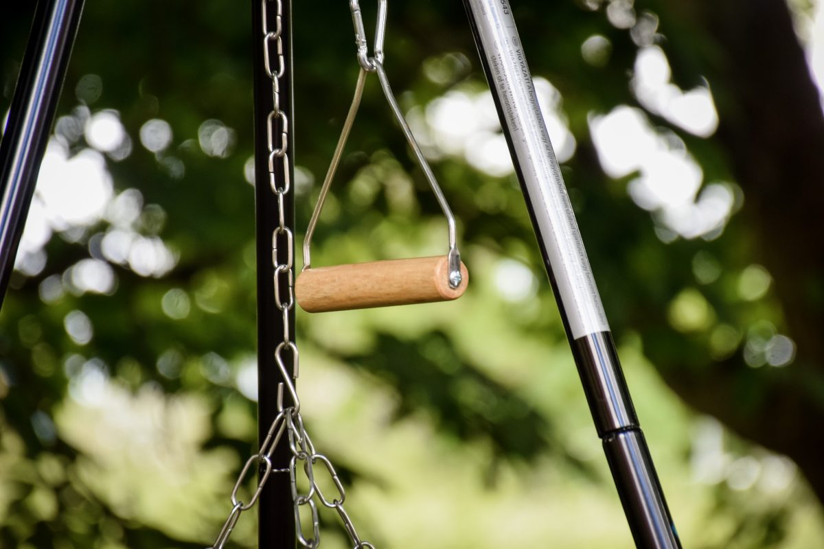 Beautiful details of the LANDMANN Charcoal Tripod BBQ