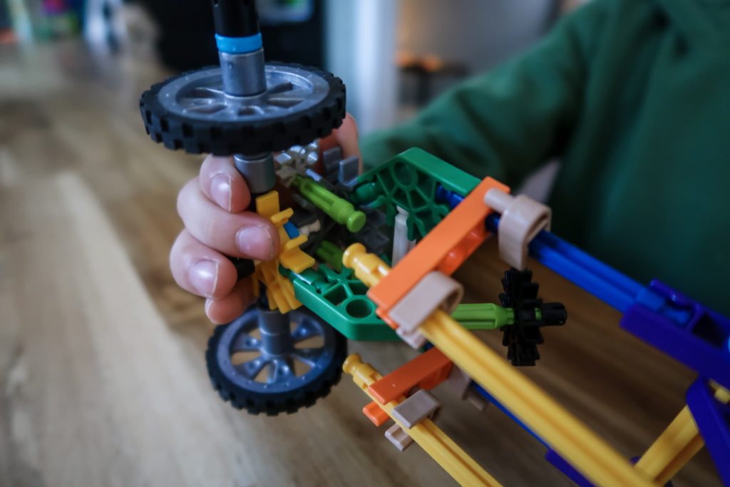 Up close looking at the K'Nex rods and connectors 