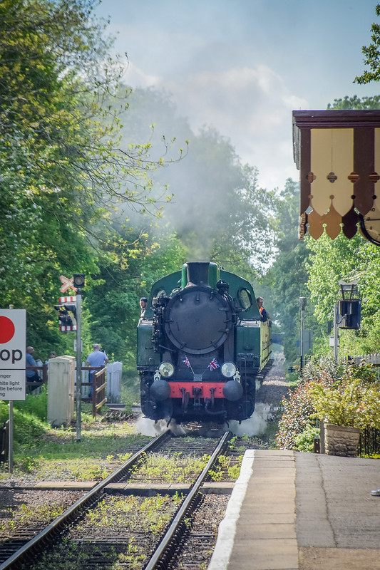 Incoming train at Overton for Ferry Meadows station