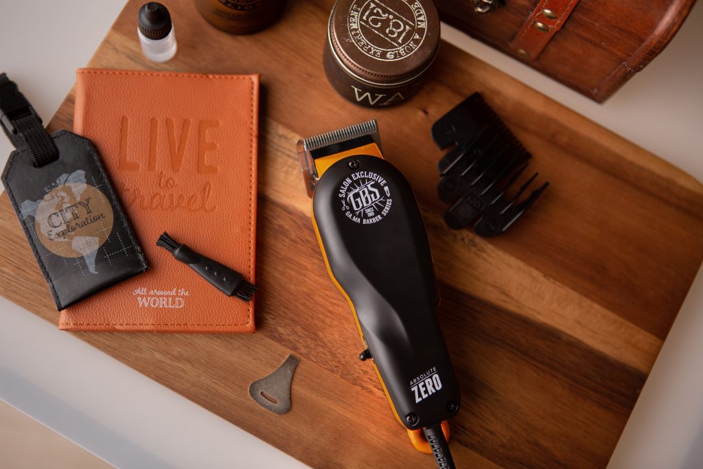 5 Accessories Stylish Men Must Pack for their Business Trips
